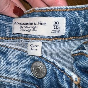 Abercrombie & Fitch Curve Love Ultra High Rise 90s Straight Jean